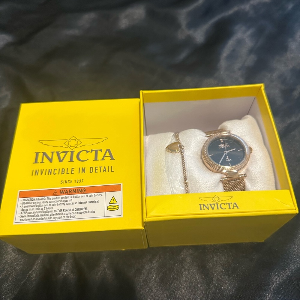 NEW Invicta Ocean 47269 30mm Watch w/bracelet